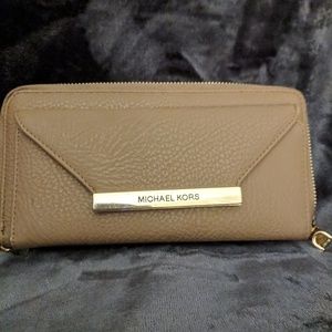 Michael Kors Wallet/Wristlet
